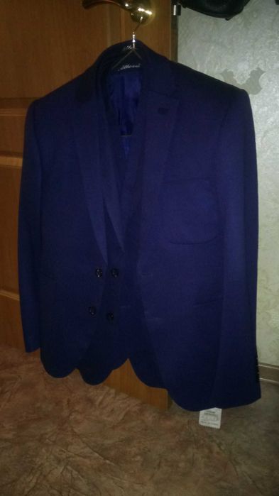 Продам шерстяные пиджаки в количестве 4 шт.