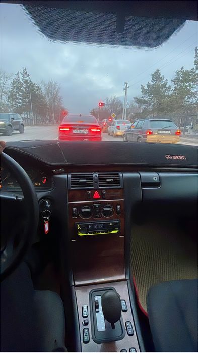 Продам мерс 210 автомат