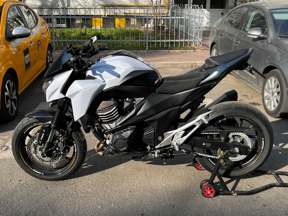 Kawasaki Z800 ABS | Akrapovic | Pirelli Diablo Rosso II