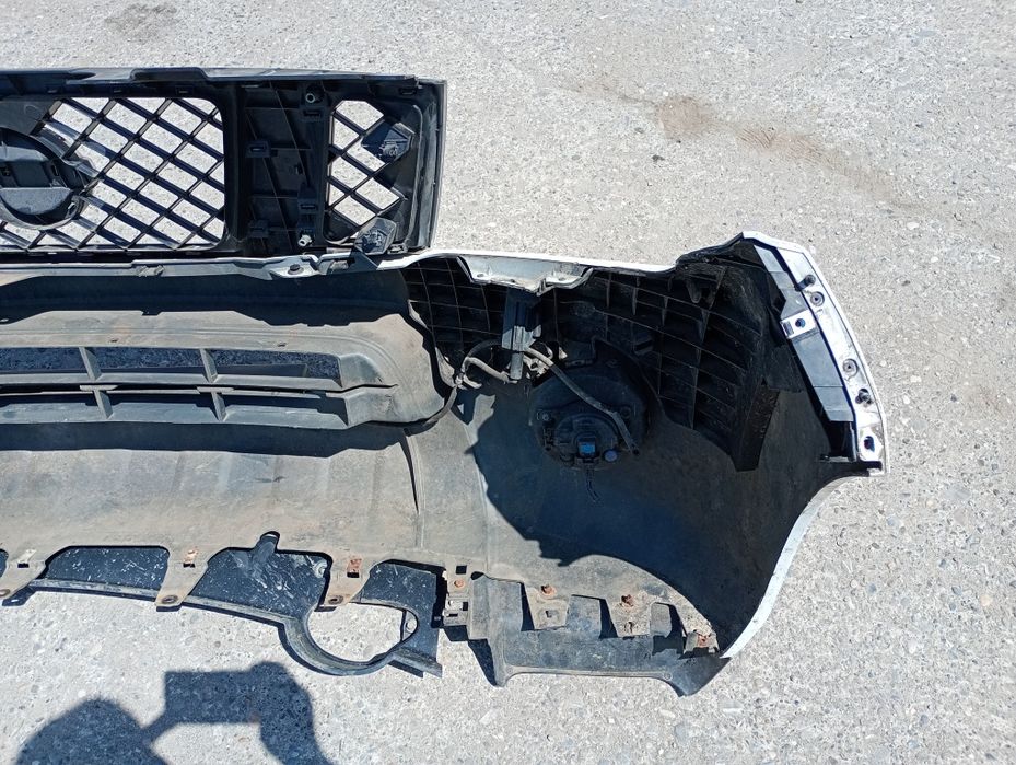 Bara fata completa cu proiectoare grile si spalator faruri Nissan Navara d40 facelift 2014 fara prinderi rupte sau alte probleme