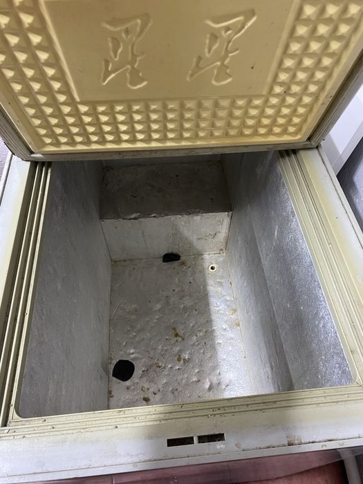 Морозильник и мини-холодильник сатылады.