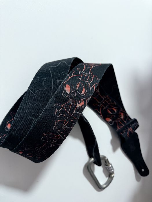 Ремент гитары Levis