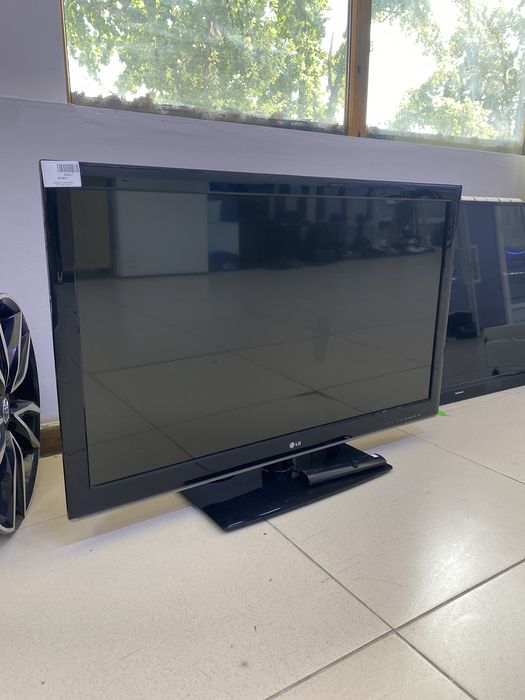 Телевизор LG.