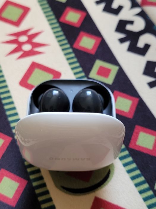 Продаётся Samsung S20FE и Galaxy Buds 2