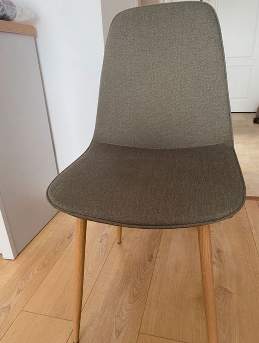 Scaune în stare foarte bună