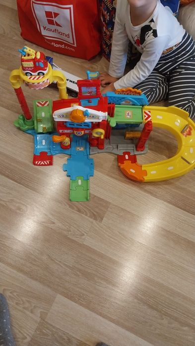 Детска писта с количка