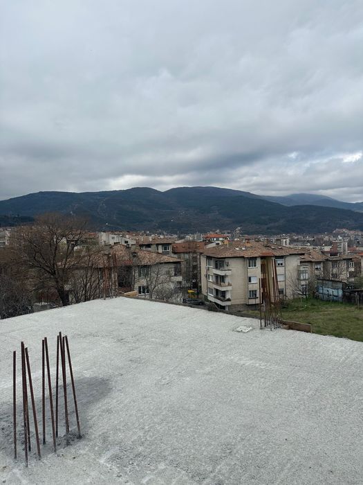 Продавам двустаени е тристайни  апартаменти