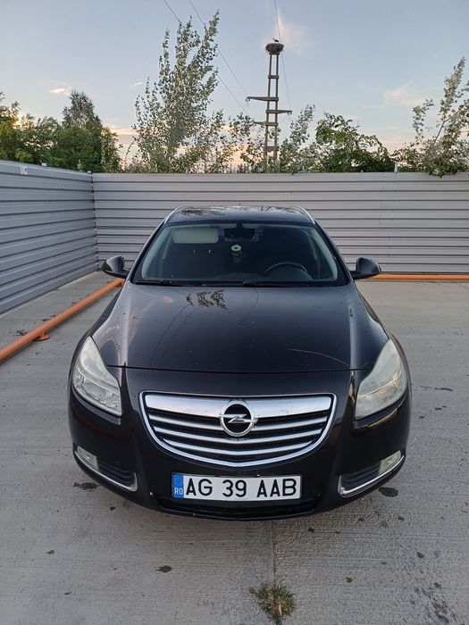 Vând Opel Insignia