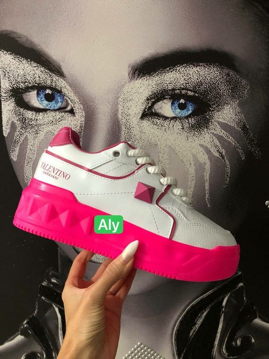 Adidasi si ugg-uri pret redus