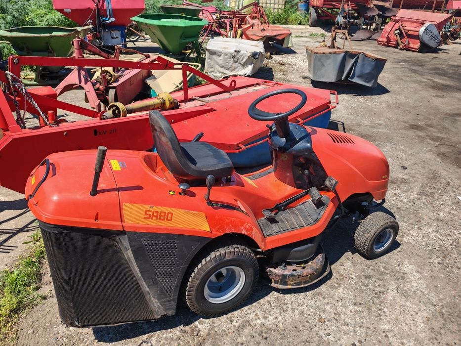 Tractoras tuns iarba