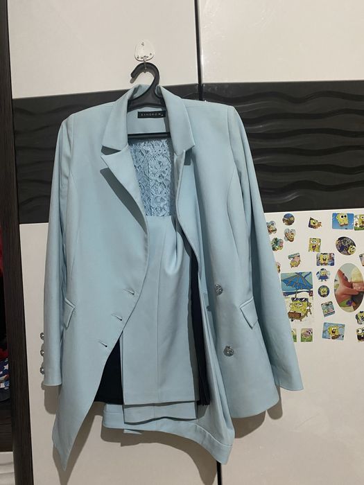 Киимдер сатылады