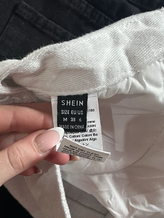 Къси панталонки бял и черен чифт