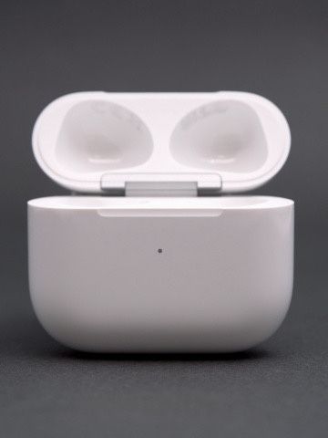Пррдам Кейс airpods 2 без наушников