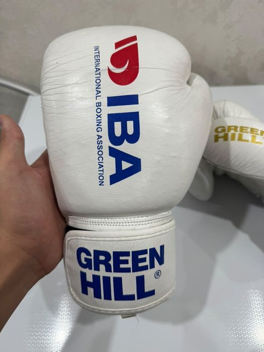Продам перчатки AIBA