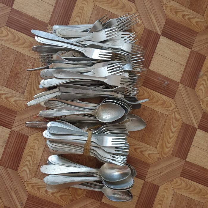 Ножи кухонные и десертные.