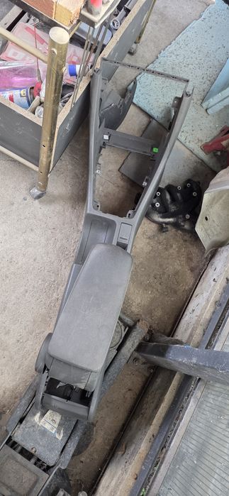 Салон за ауди а4 б6 предни седалки audi a4 b6  лява дясна седалка кори на врати bose  централна конзола с подлакътник
