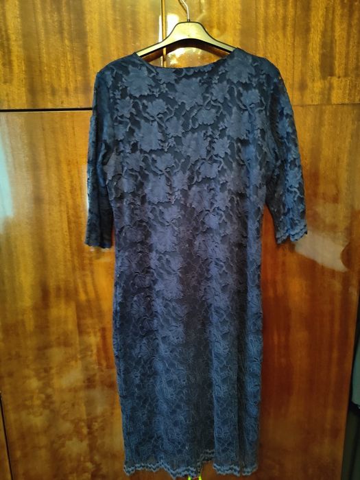 Дантелена тъмно синя рокля