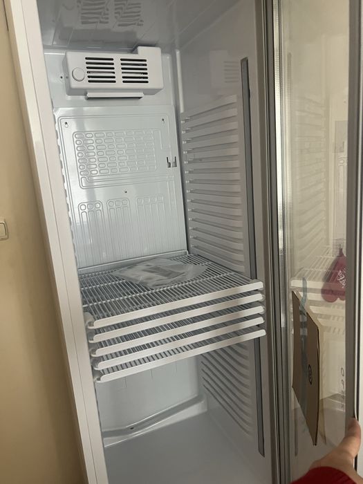 Витринный холодильник