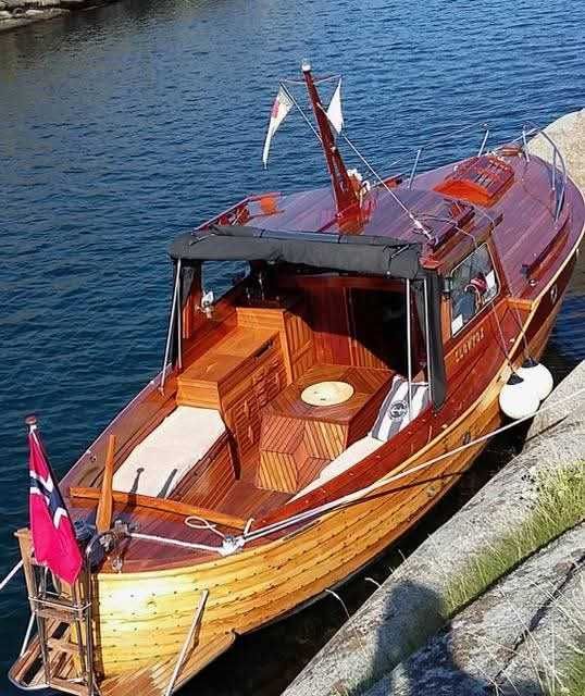 Barca yaht din lemn 1976