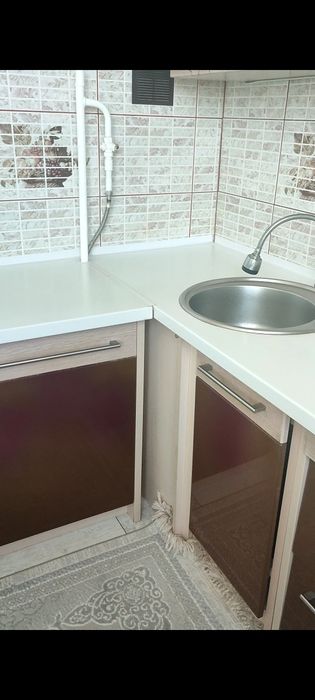 Продам угловой кухонный гарнитур б/ у