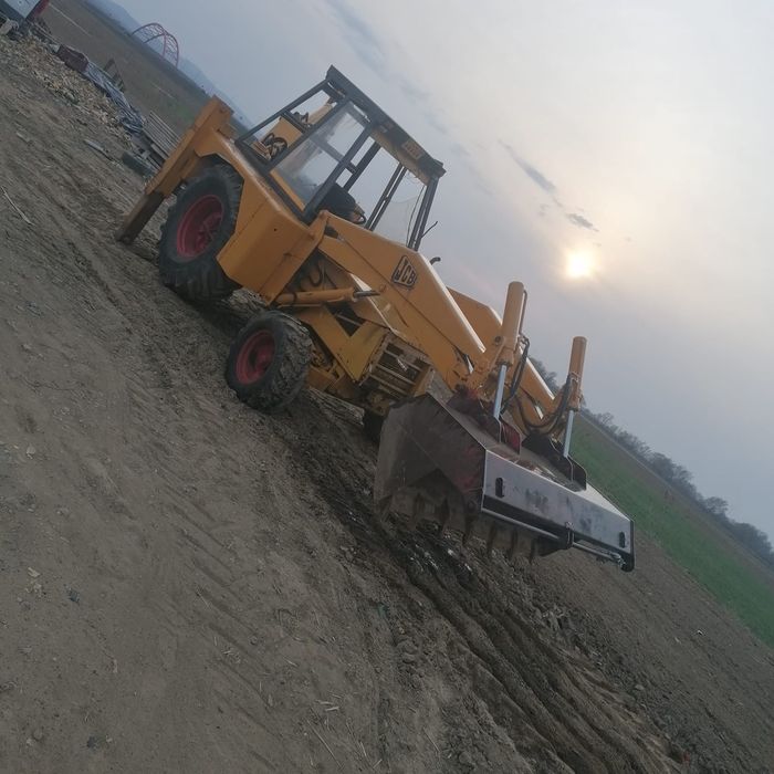 Buldoexcavator jcg cx3 an 90