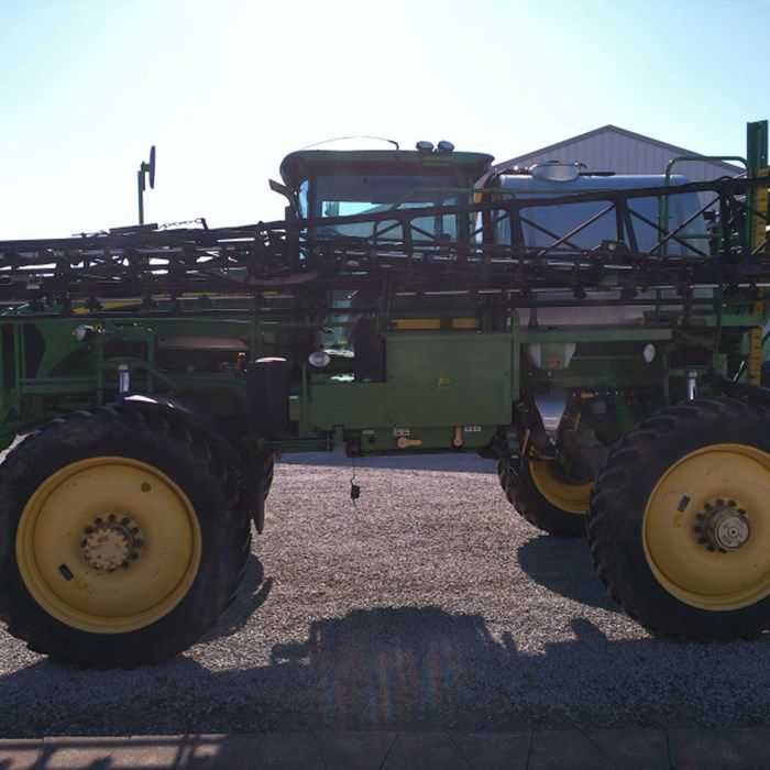 Опрыскиватель John Deere 4830