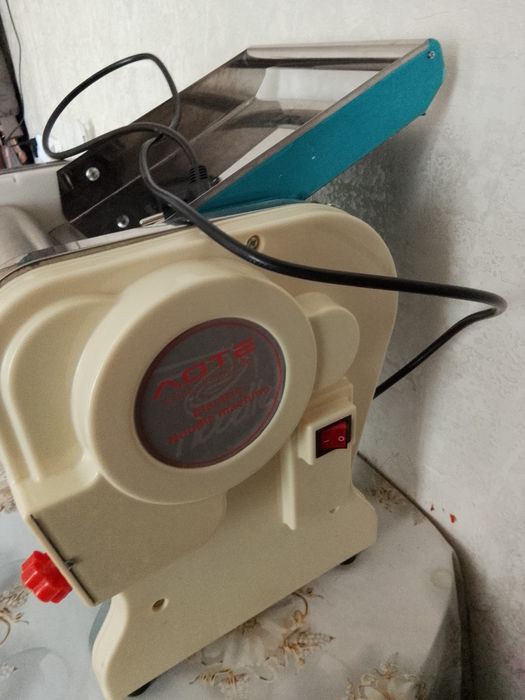 Тестораскатка с лапшерезкой.