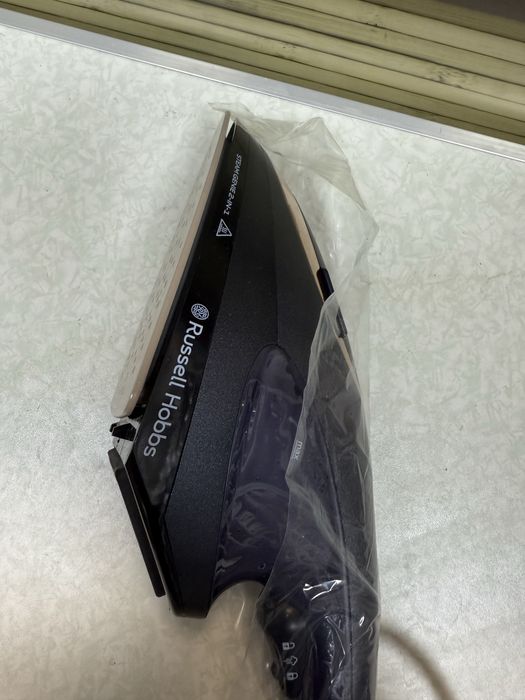 Уред за гладене с пара Russell Hobbs