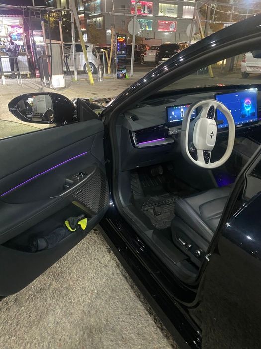 Продаю срочно машину