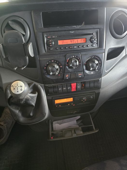 Vând iveco daily 35s18 motor 3000 cu 177 cai aer condiționat tahograf