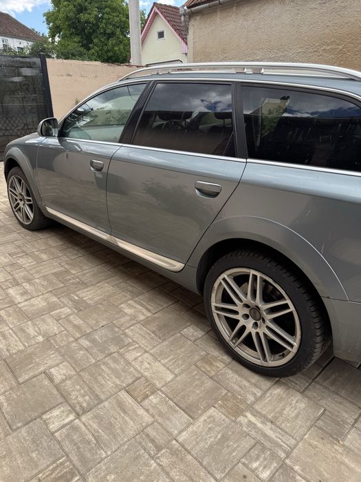 Audi A6 allroad pe partea dreapta