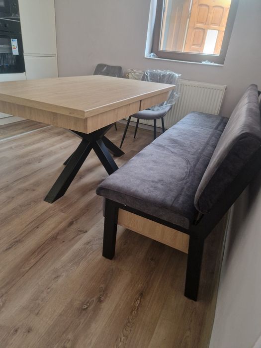 Masă cu schelet metalic și masă lemn masiv