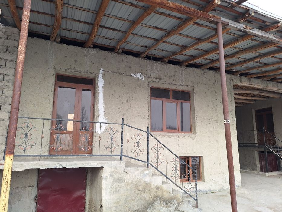 Tayyor yashash uy Hovlisi bilan srochni sotiladi