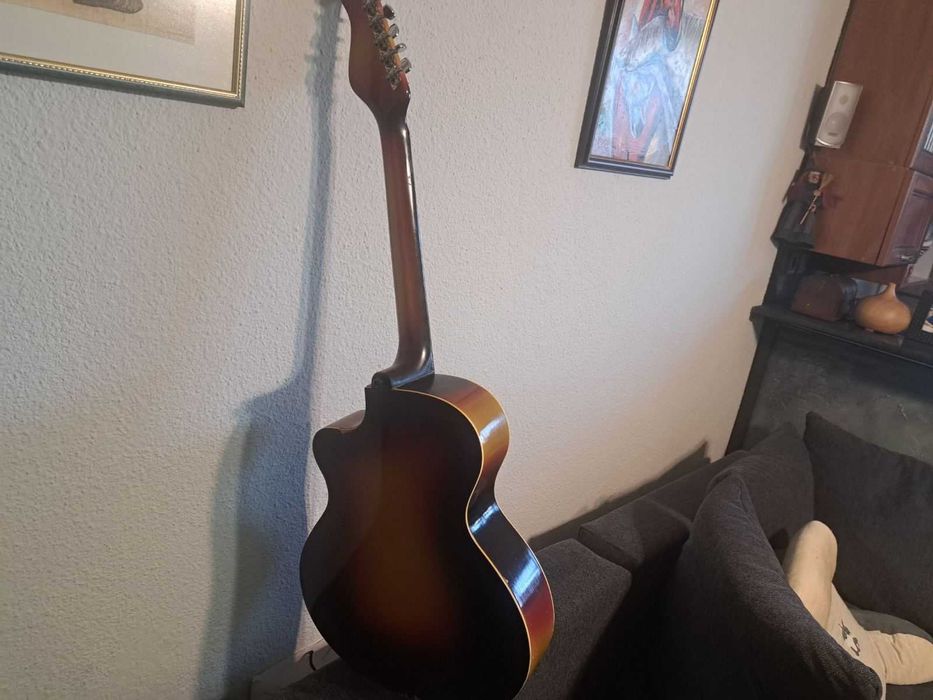 продавам електроакустична китара,произведена в Германия