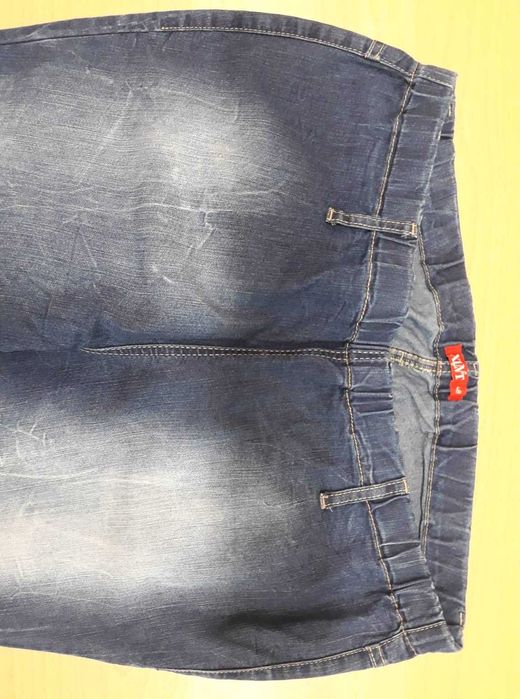 Елегантни дамски дънки с интересен крачол.