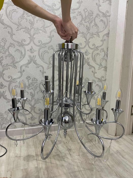 Продам люстру в гостиную