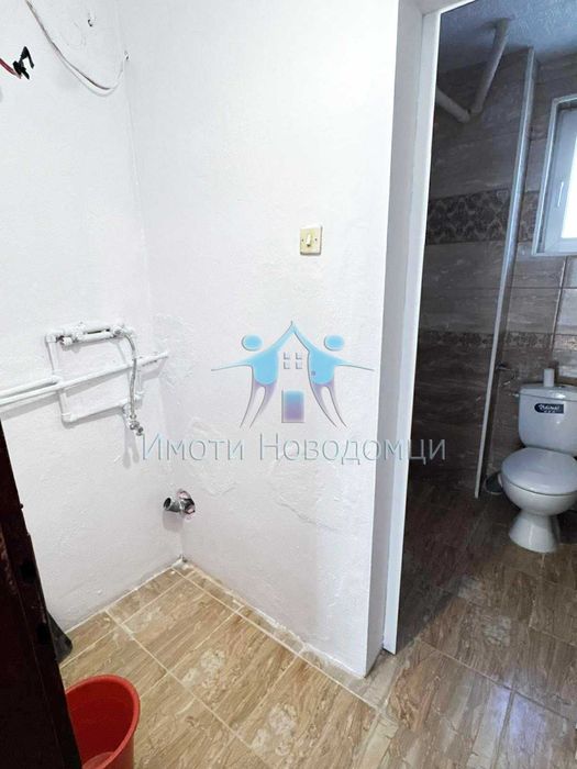 Продава се тухлен етаж от къща, в гр.Шумен, кв. Втори корпус