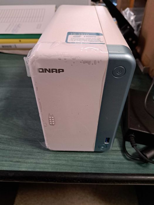 NAS QNAP TS251-D, 2x 8 GB HDD , stare foarte buna!