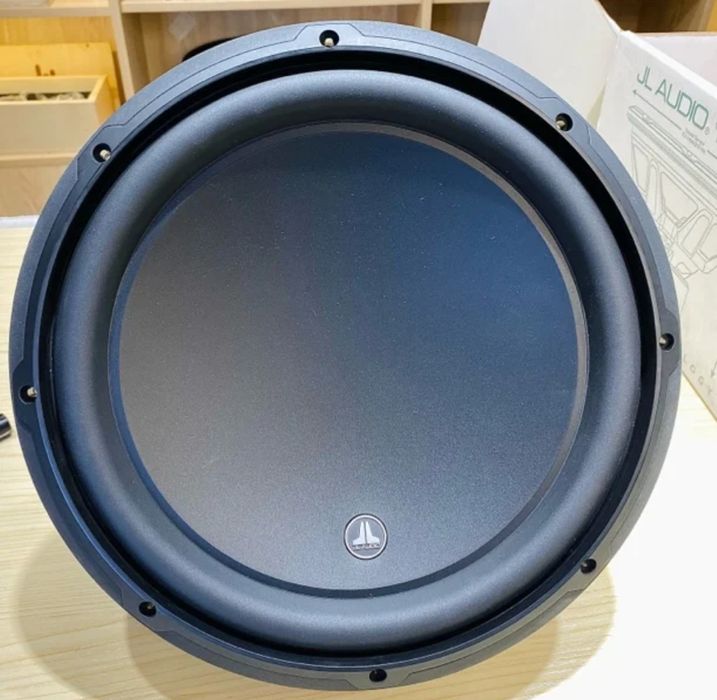 JL audio 12w3v3-4 Subwoofer