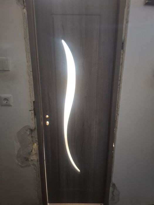 URGRNT- Vând ușa doar montată