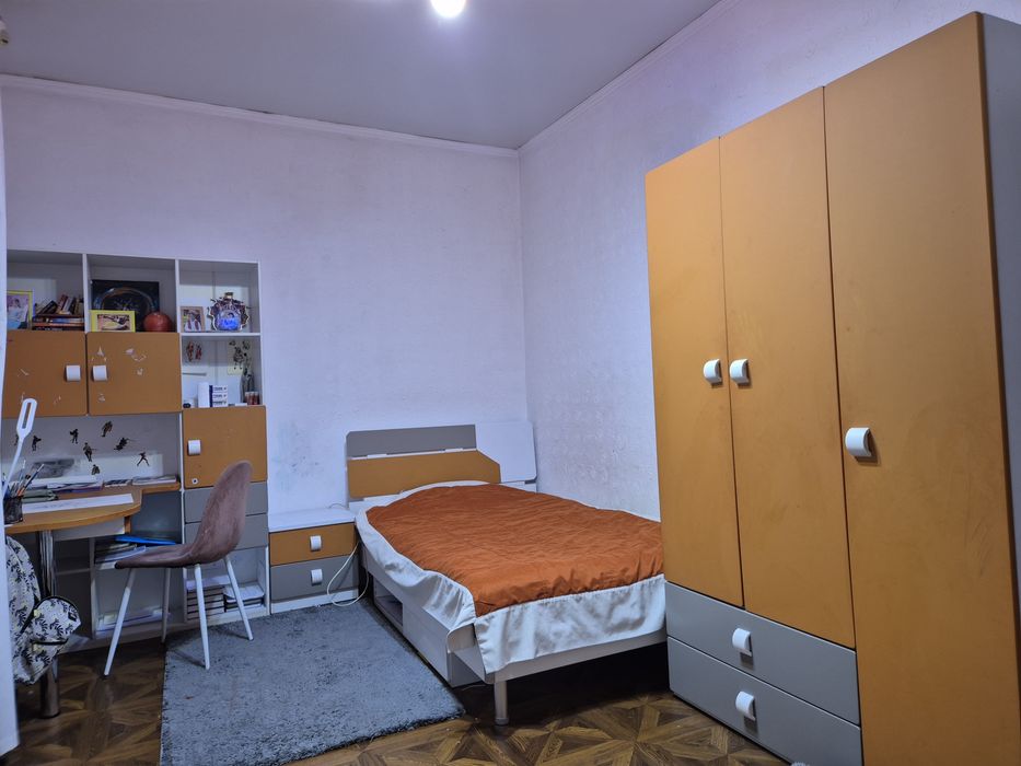 Мебель, кровать,тумбочка,шкаф