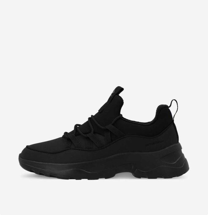 Продам утепленные кроссовки Demix