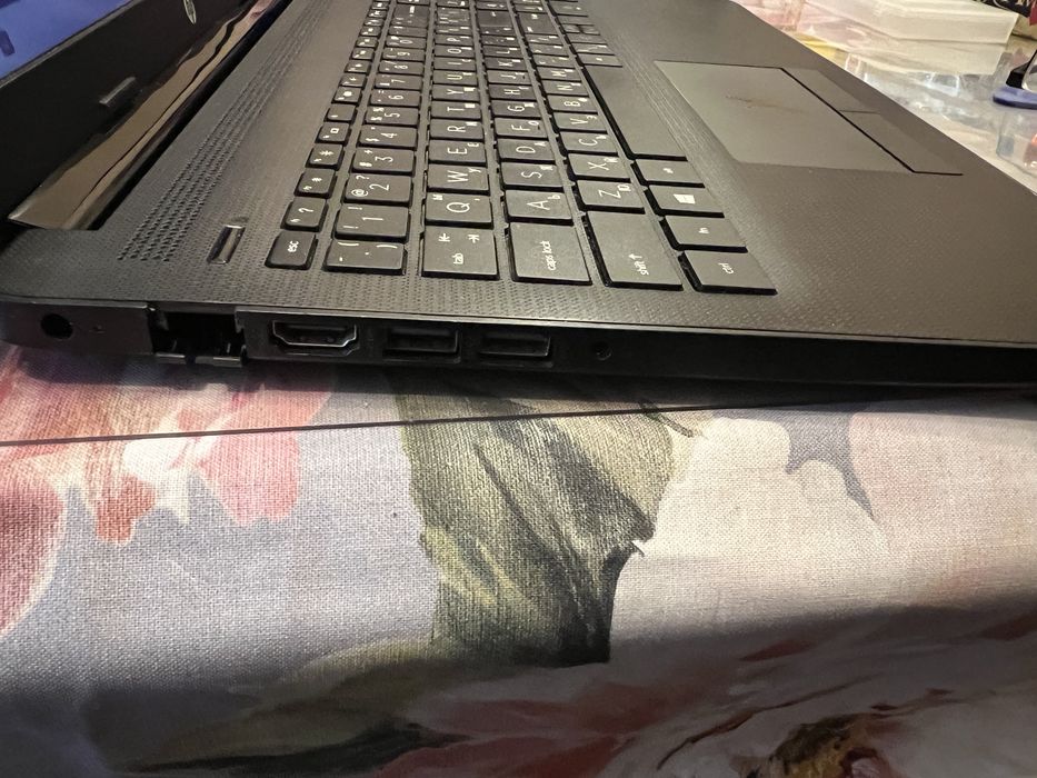 Лаптоп HP 15- da0048nu