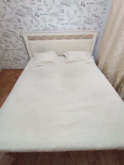 Продается спальный гарнитур