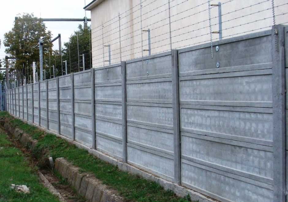 Placi de gard  si Stalpi spalieri , pari din beton pentru imprejmuiri