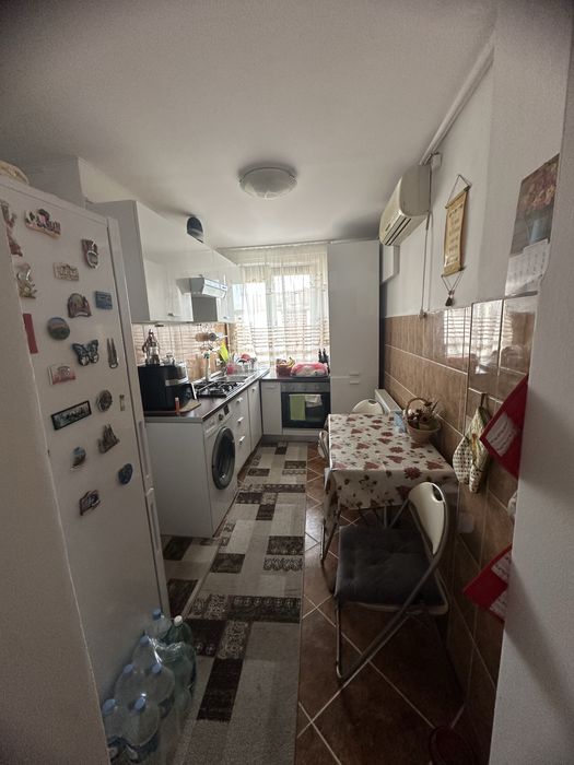 Propietar vind apartament in zona centrala compus din 3 camere cf 1