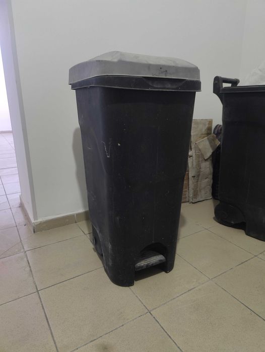 Мусорный бак для кафе