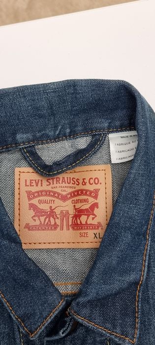 Vând geaca de blugi Levi's, barbati, mărime XL