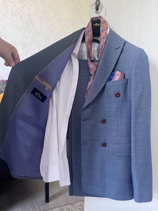 Продается костюм