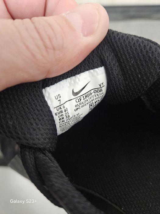 Продам кроссовки мужские